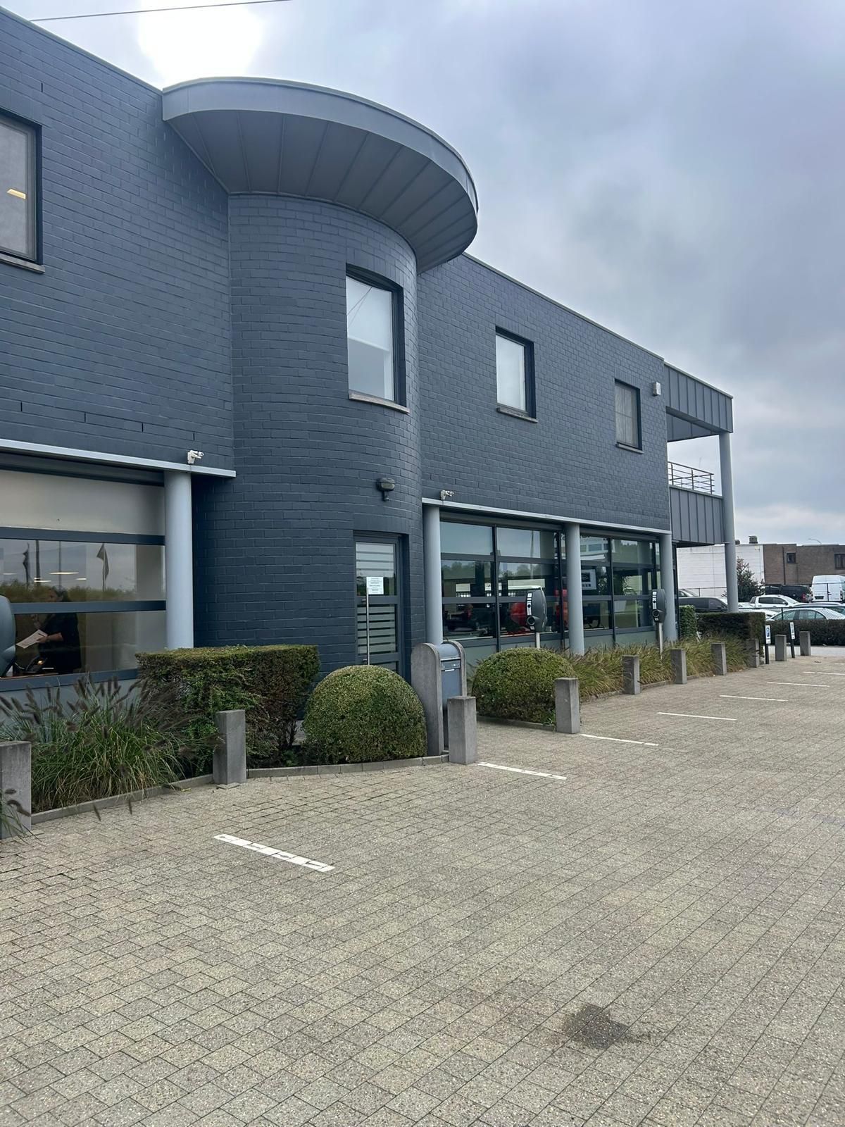Plus paint bezig met afwerking